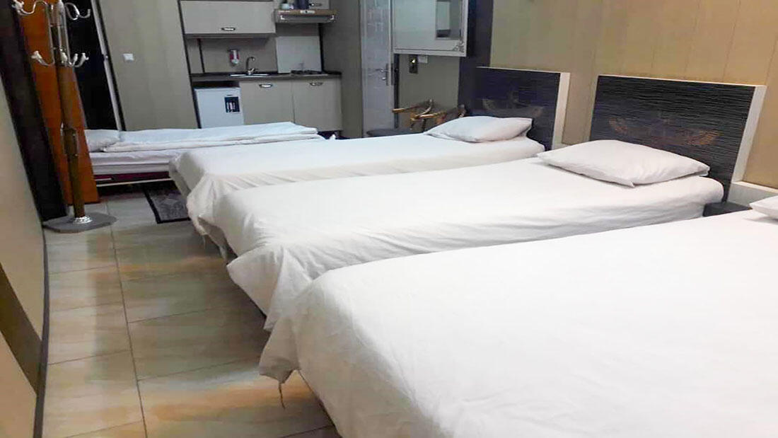 خانه مسافر هشت بهشت مشهد اتاق پنج تخته 1